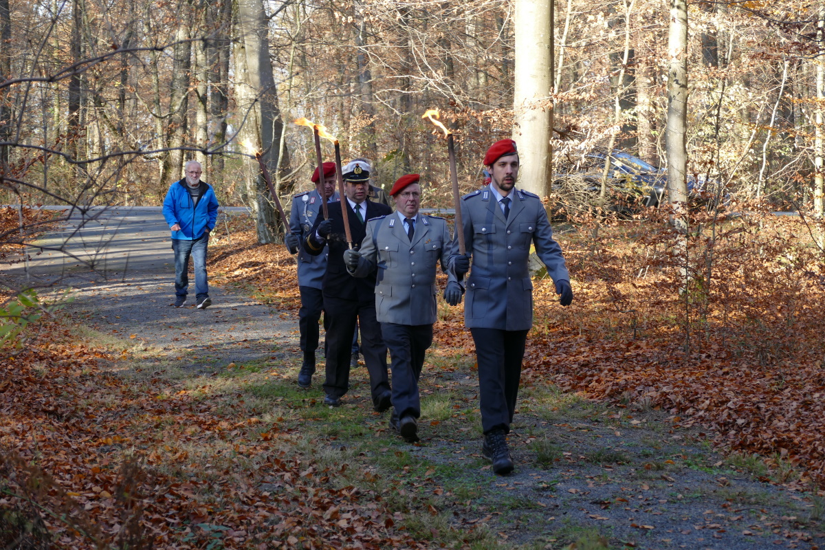 Einmarsch der Ehrenwache der Reservistenkameradschaft Tauberbischofsheim