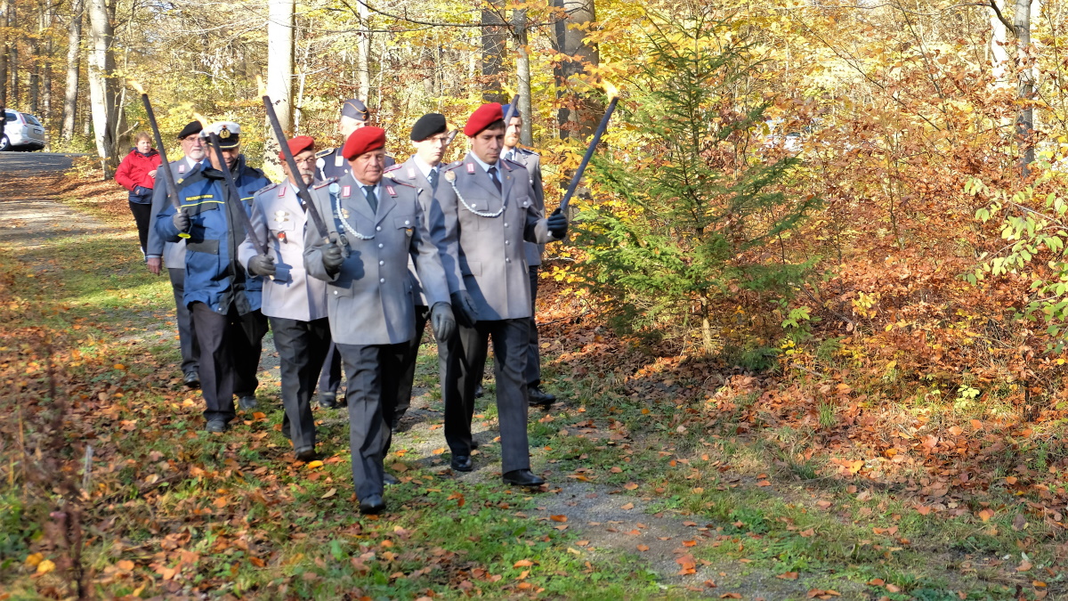 Einmarsch der Ehrenwache der Reservistenkameradschaft Tauberbischofsheim